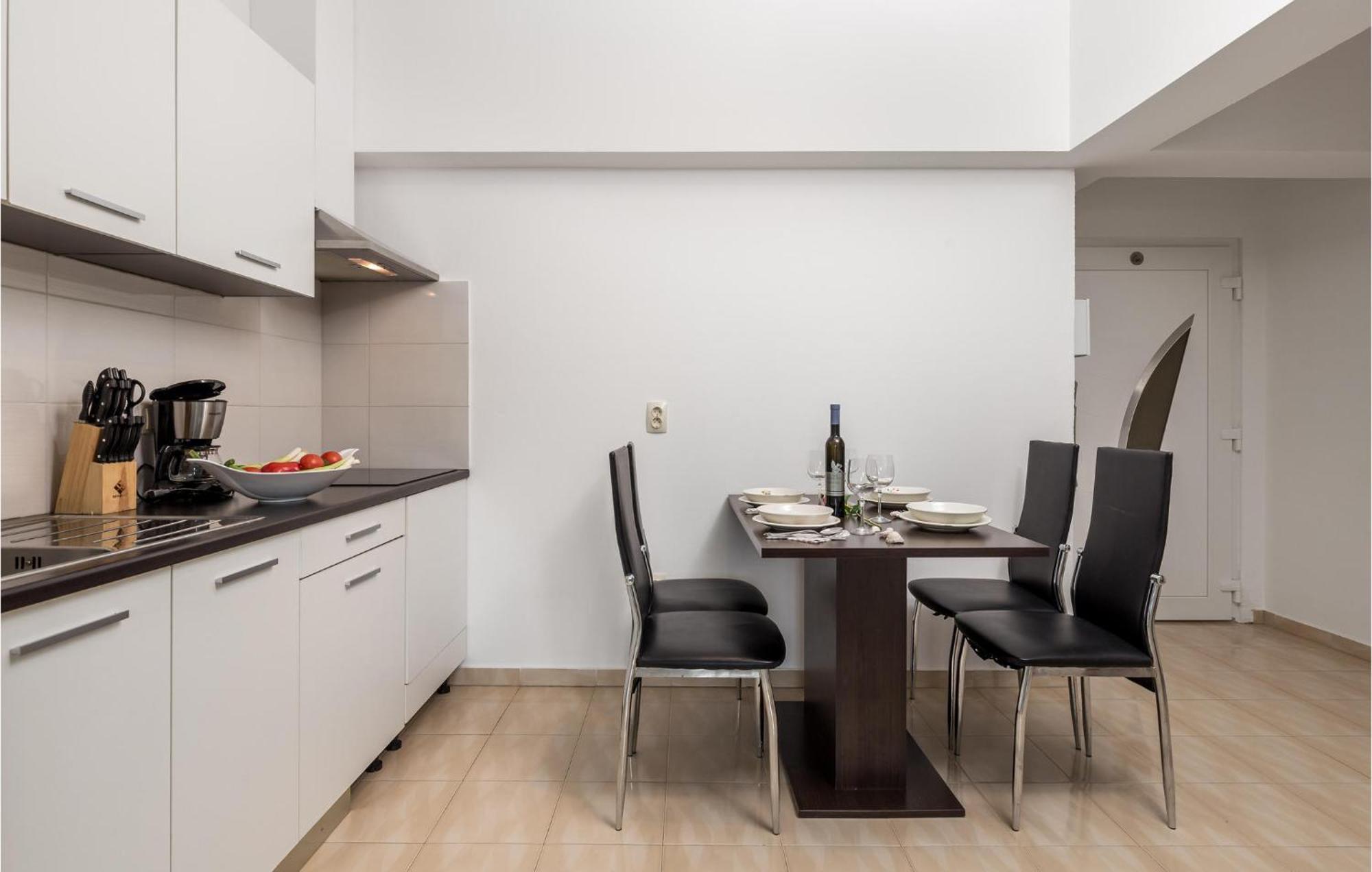 Stunning Apartment In Vrh Vrh  エクステリア 写真