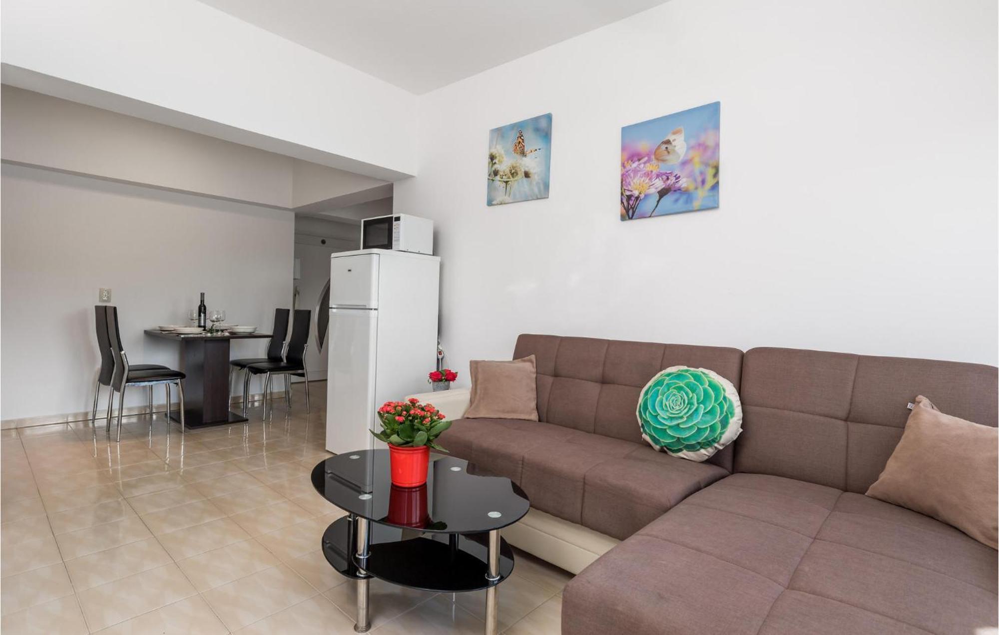 Stunning Apartment In Vrh Vrh  エクステリア 写真