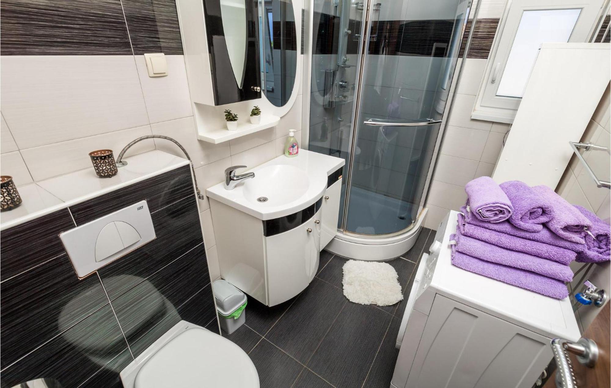 Stunning Apartment In Vrh Vrh  エクステリア 写真