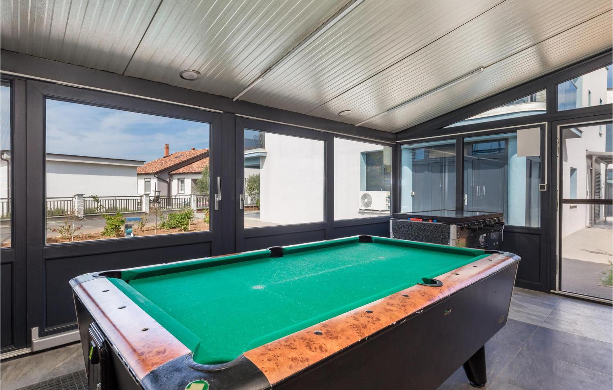 Stunning Apartment In Vrh Vrh  エクステリア 写真